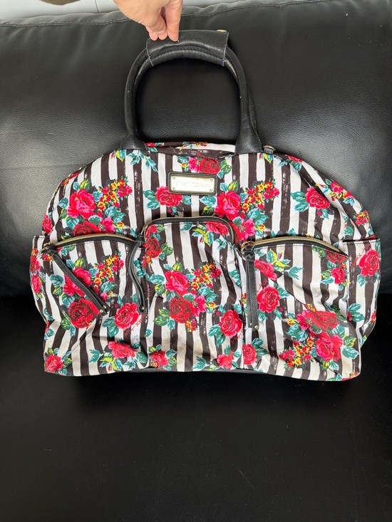 Betsey Johnson Handbags - Betsy Johnson Bag
